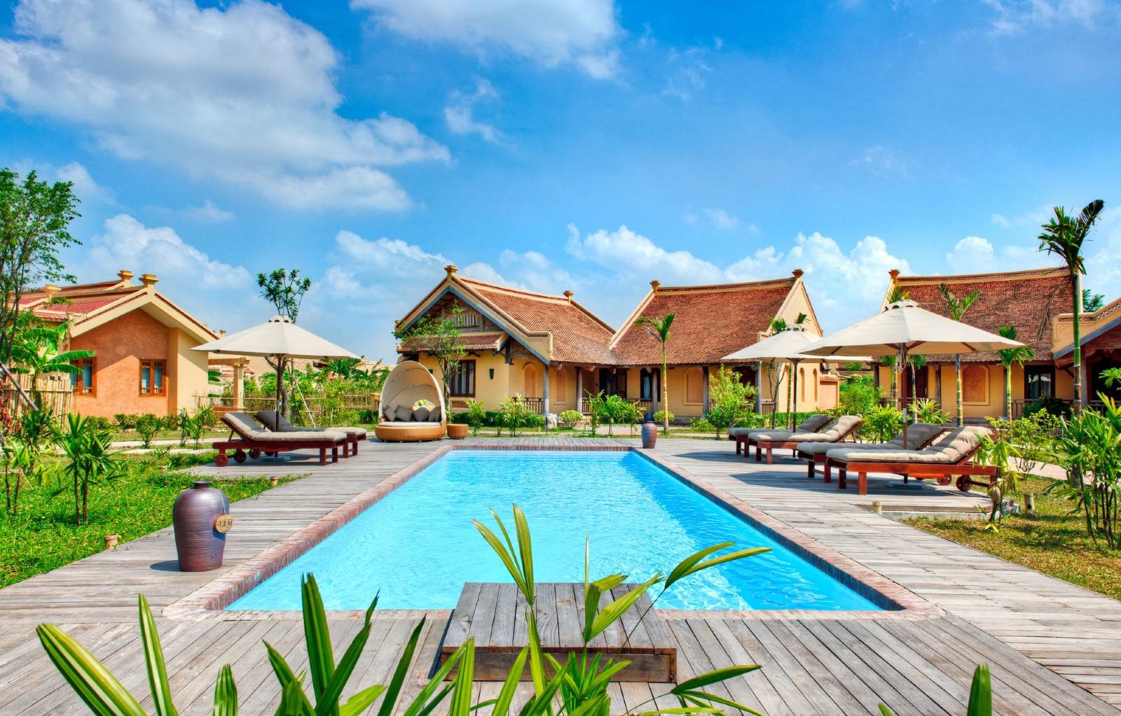 Top 10 resort, khách sạn gần biển Ninh Chữ - Phan Rang - Ninh Thuận