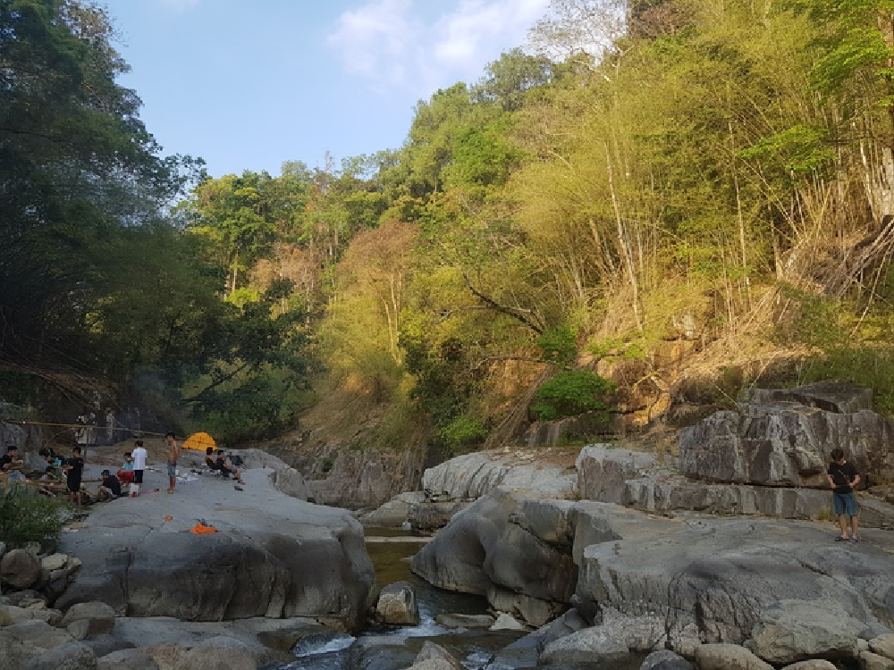 Cuối tuần phượt Hồ Tiên Bình Thuận cắm trại giữa núi rừng