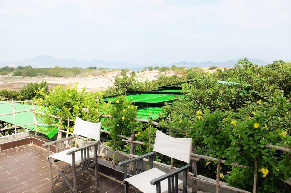 Tôi thấy “Villa Đảo hoa vàng” mặt mũi bãi tắm biển xanh rờn Cam Ranh