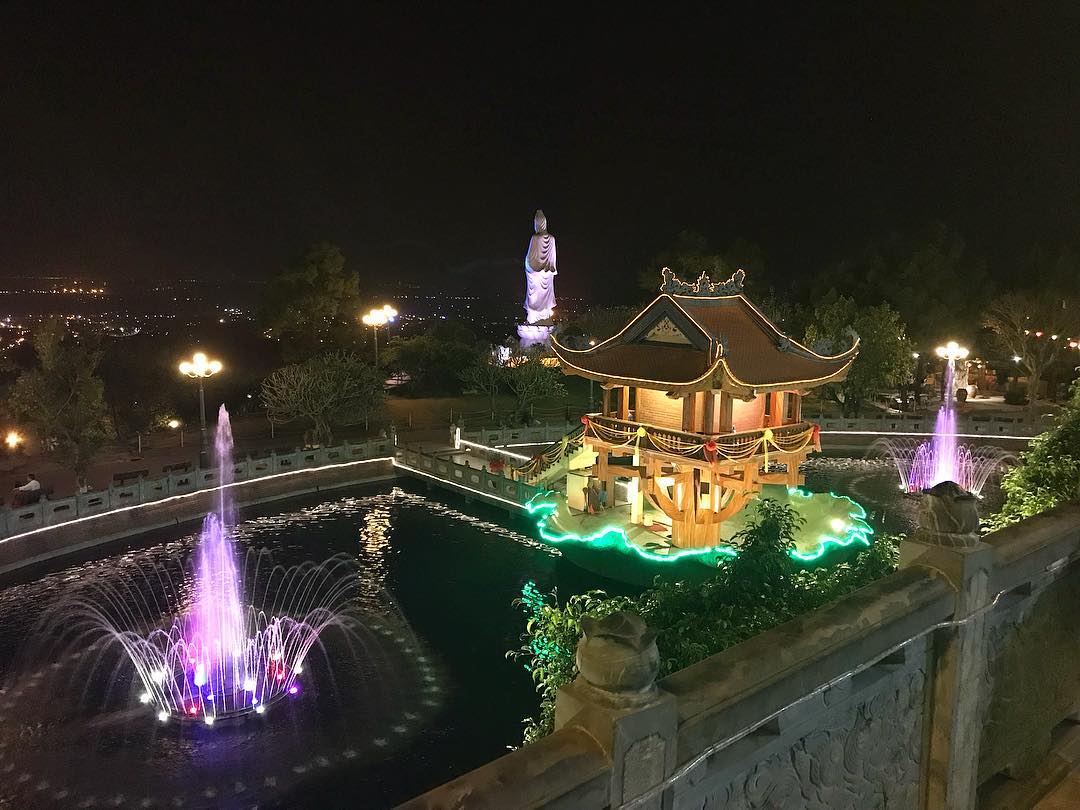 Review kinh nghiệm du lịch chùa Ba Vàng Quảng Ninh để hành hương