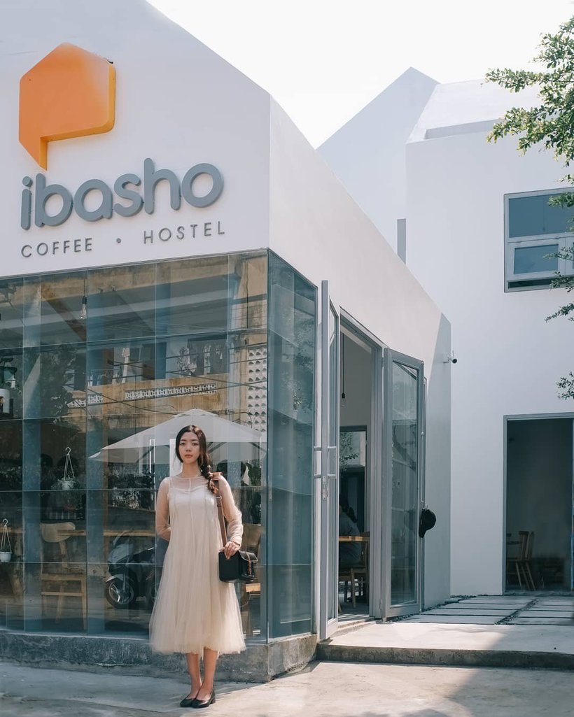 F5 lại tinh thần với concept trắng sang trọng của Ibasho coffee and hostel