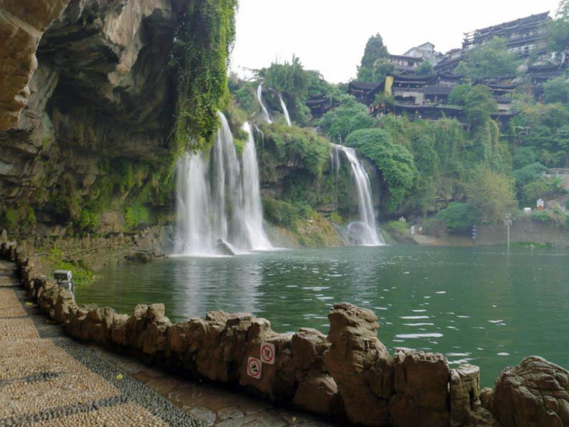 Kinh nghiệm phượt du lịch Phù Dung Cổ Trấn nằm trên thác nước cực đẹp
