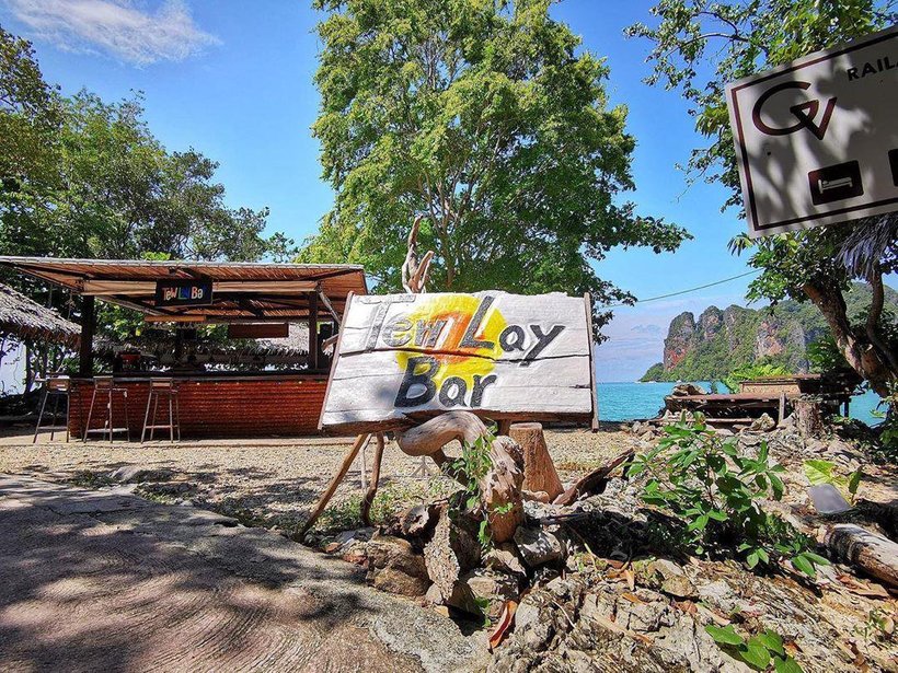 Tew Lay Bar - Quán bar trên cây giữa biển có thế siêu độc đáo, siêu đẹp