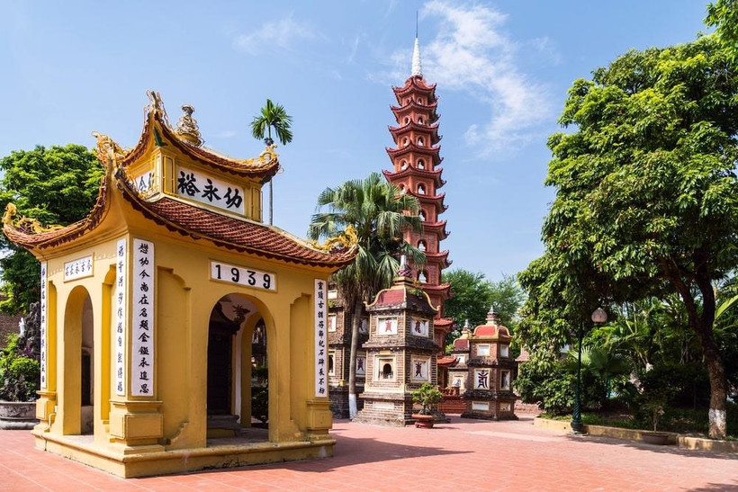 Kinh nghiệm đi chùa Trấn Quốc hơn 1500 tuổi đẹp nhất thế giới ở Hà Nội