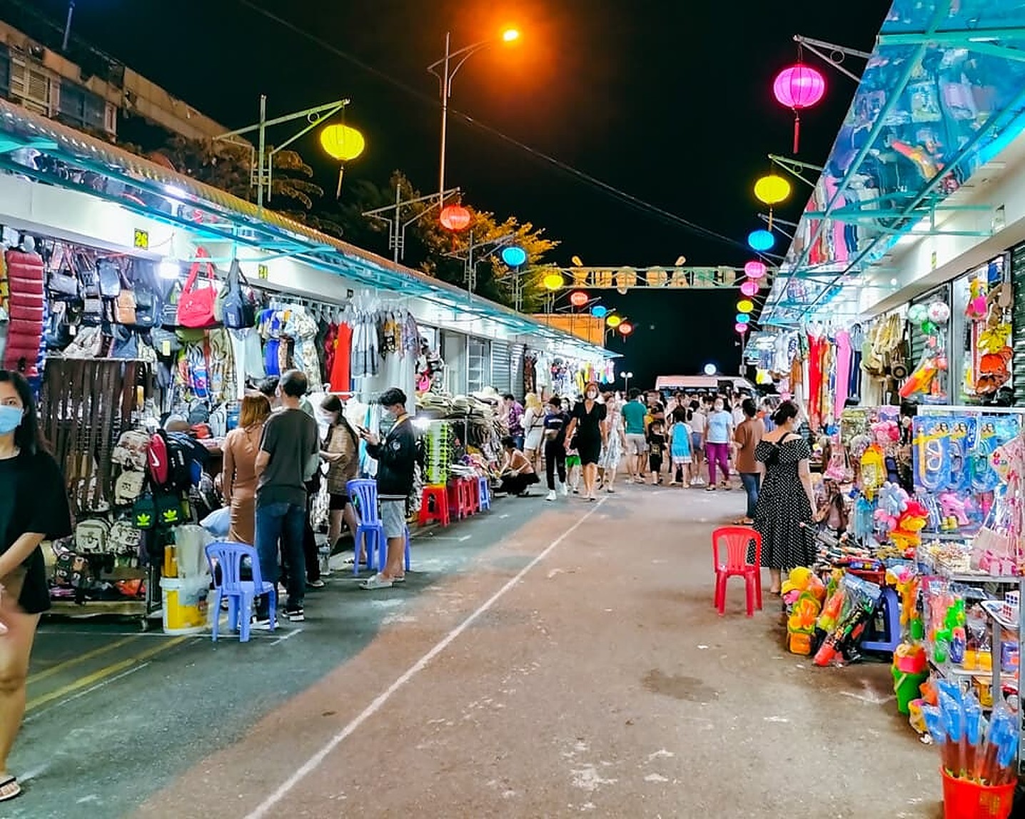 Chợ đêm Nha Trang Khánh Hòa: Kinh nghiệm mua sắm, vui chơi ăn uống