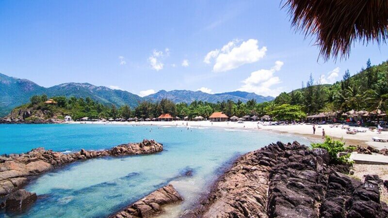 Top 10 bãi biển Nha Trang đẹp quên lối về đáng check-in tham quan