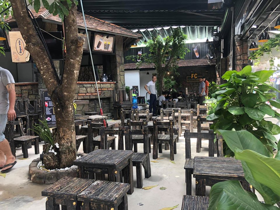 Tìm đến Quán Cafe Tân Phú để cảm nhận không gian ấm áp và thư giãn sau những ngày dài làm việc, nơi mang đến cho bạn những trải nghiệm tuyệt vời đến từ ly cà phê thơm ngon.