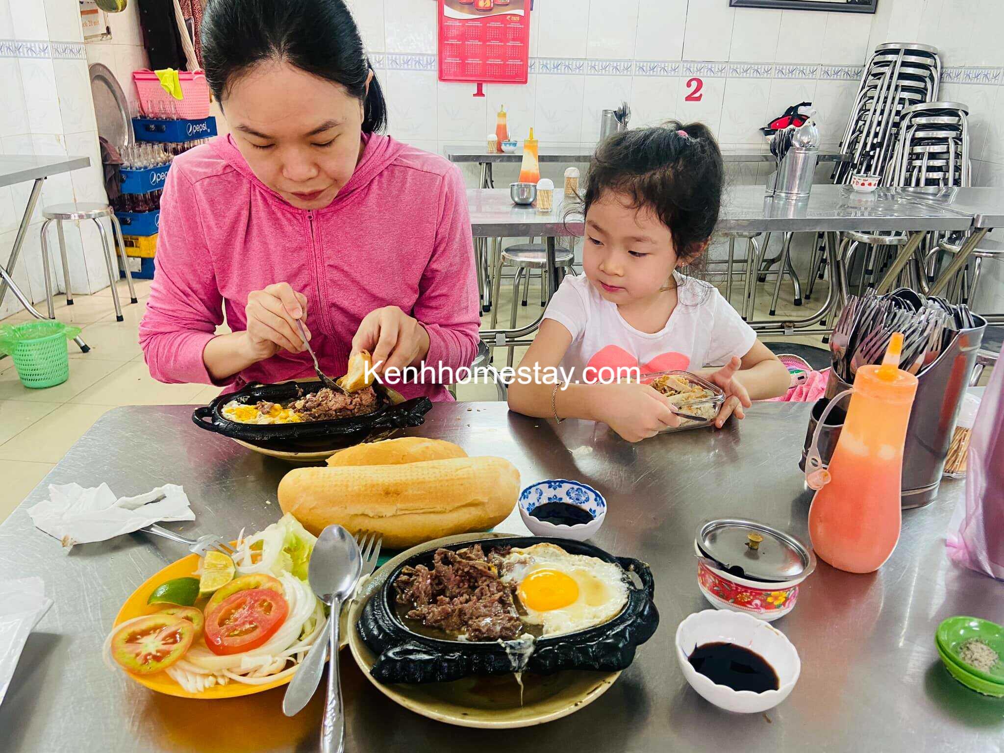 Top 20 quán bò né ngon nổi tiếng đông khách nhất ở Sài Gòn - TPHCM