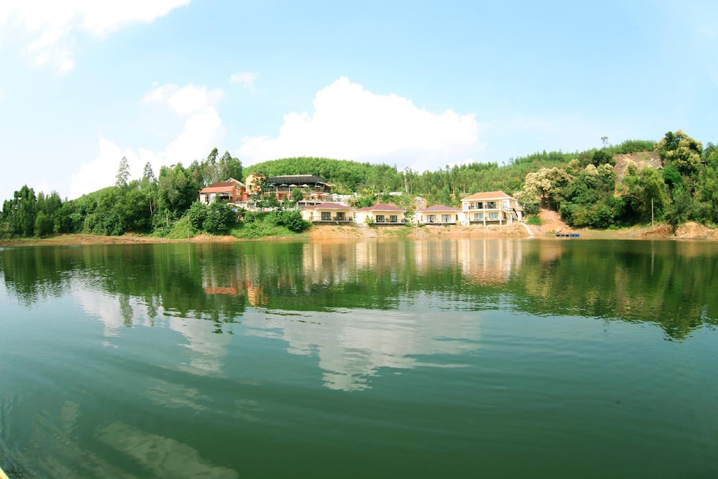 Phong Nha Lake House Resort: Vẻ đẹp thiên nhiên kiều diễm
