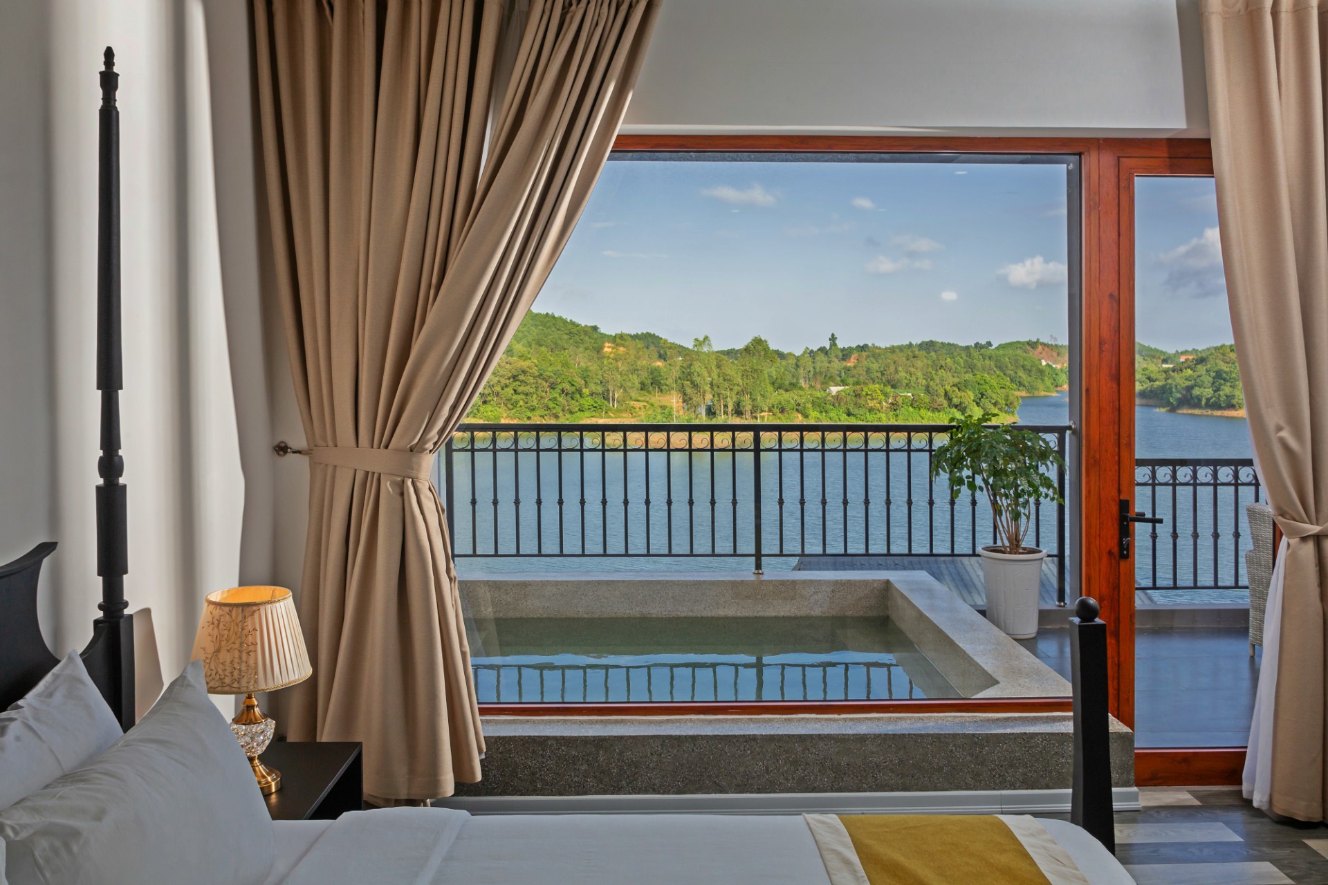 Phong Nha Lake House Resort: Vẻ đẹp thiên nhiên kiều diễm