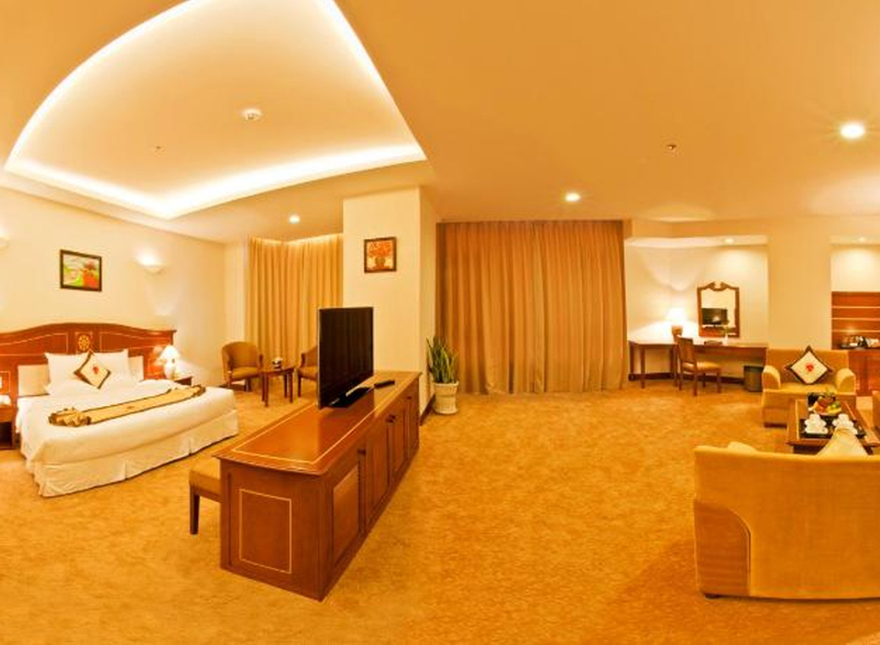 Khách sạn Tân Sơn Nhất - Cung điện nhỏ giữa lòng "hoa lệ"