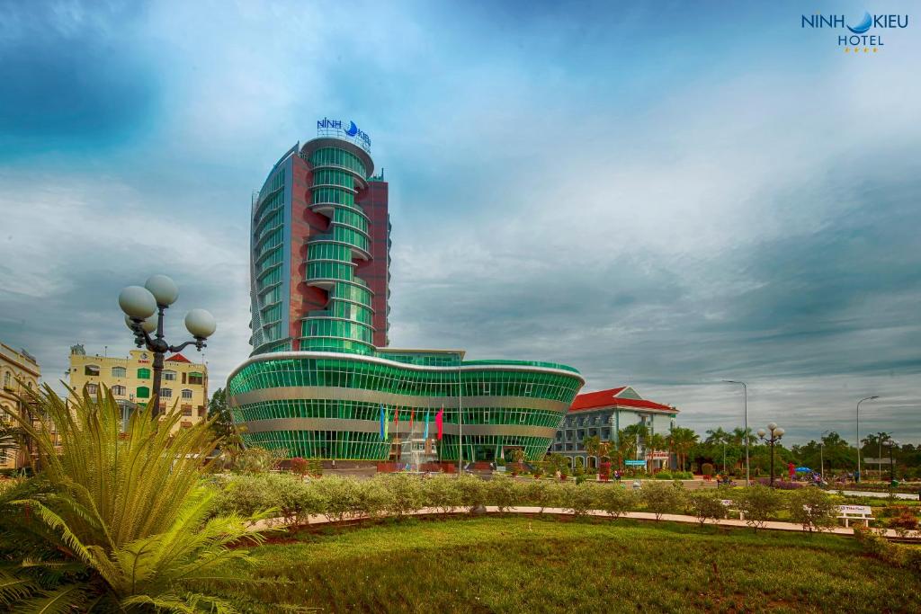 Ninh Kiều Riverside hotel - khách sạn cao cấp nằm ngay bến Ninh Kiều