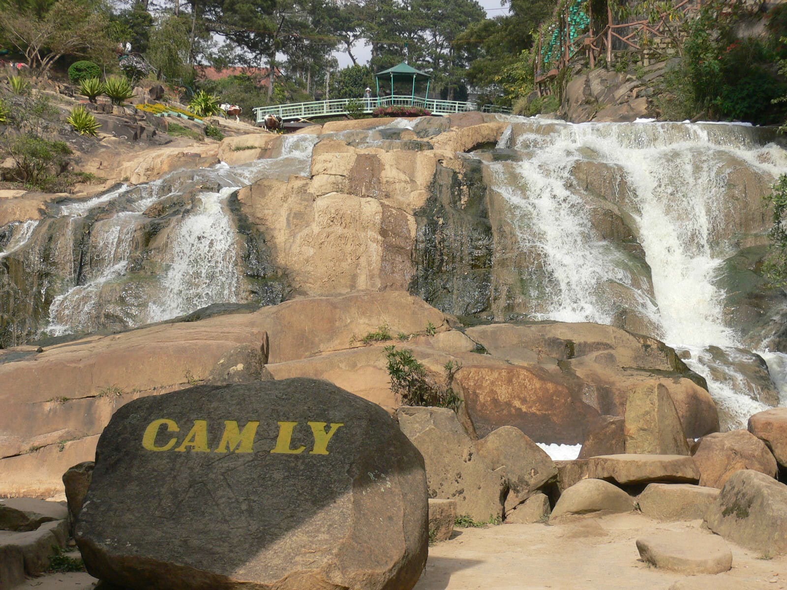 Review thác Cam Ly - Vẻ đẹp hùng vĩ nơi đất trời Đà Lạt