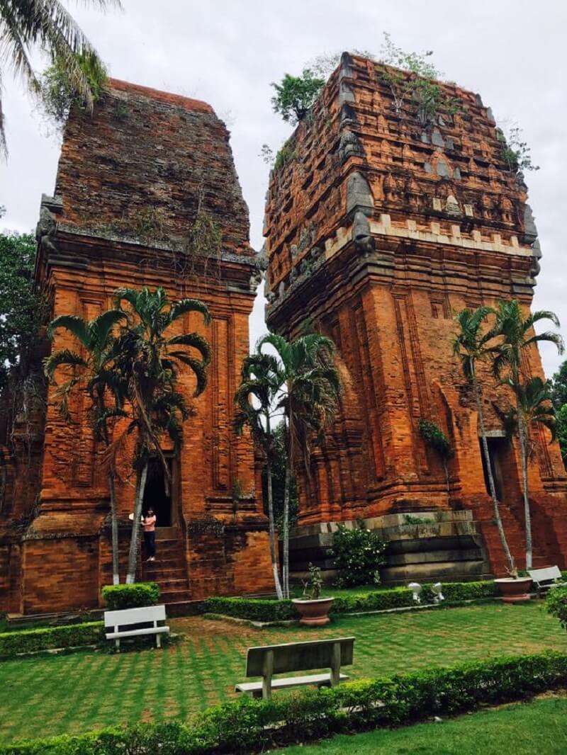 Review tháp Đôi Quy Nhơn  - Vẻ đẹp kiến trúc cổ Chăm Pa