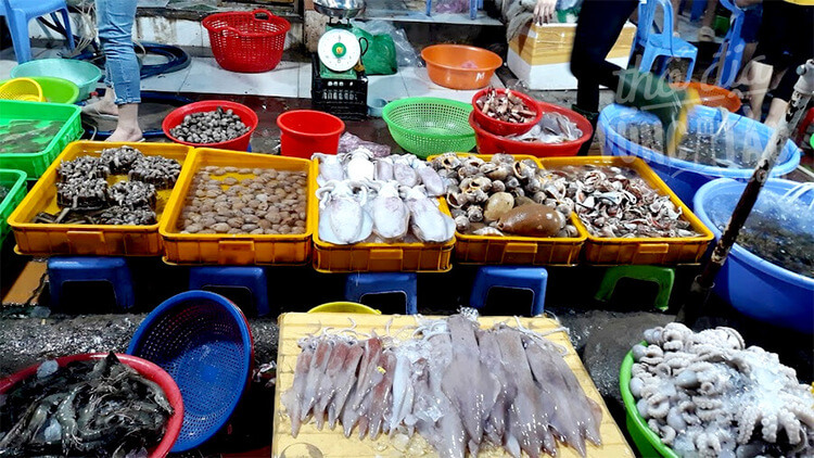 Trải nghiệm thiên đường mua sắm hải sản - Chợ Xóm Lưới