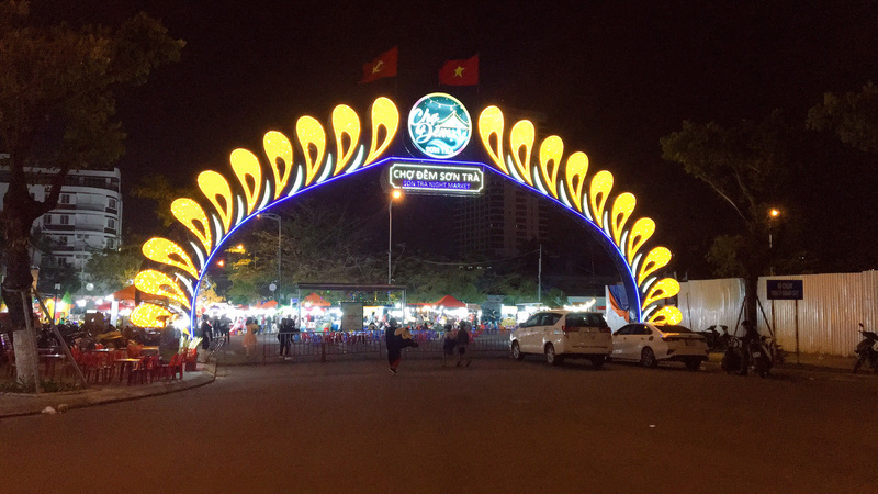 Chợ đêm Sơn Trà - khu chợ mua sắm lớn nhất Đà Nẵng