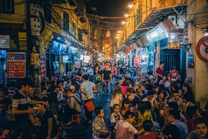 Phố Tạ Hiện - Con phố nhộn nhịp nhất trời đêm Hà Nội