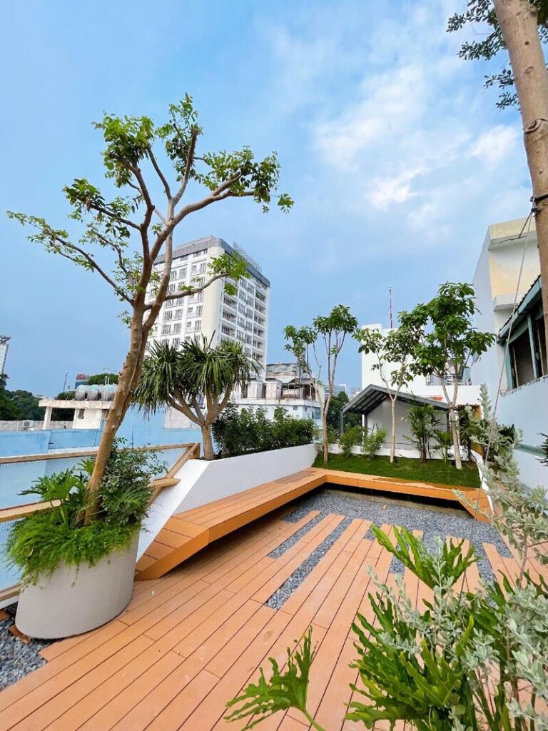 Hồ Con Rùa - Công trường Quốc tế nhộn nhịp ở Sài Gòn