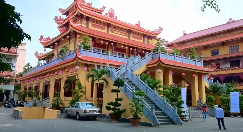 Top 12 chùa đẹp ở TPHCM linh thiêng, hấp dẫn du khách tứ phương