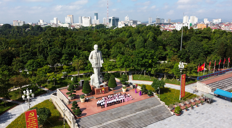 Quảng trường Hồ Chí Minh Nghệ An - Điểm check-in không thể bỏ qua