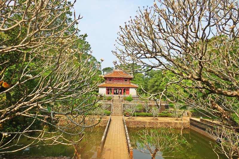 Lăng Minh Mạng - Vẻ đẹp cổ kính giữa lòng phố Huế