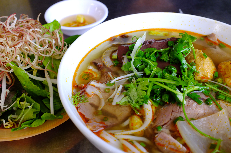 Bún bò Sài Gòn - Tinh hoa ẩm thực Việt nơi Sài thành