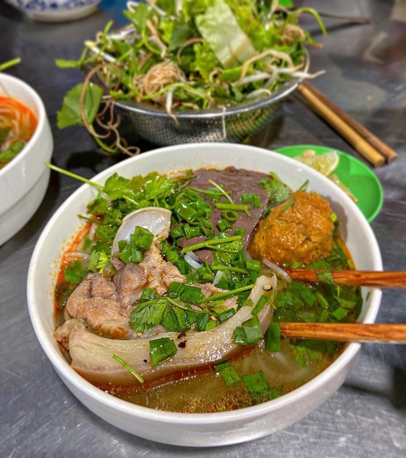 Bún bò Sài Gòn - Tinh hoa ẩm thực Việt nơi Sài thành