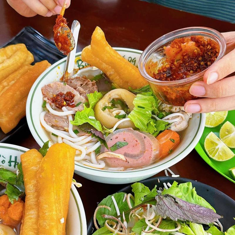 Bún bò Sài Gòn - Tinh hoa ẩm thực Việt nơi Sài thành