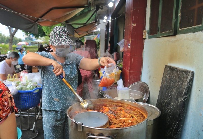 Bún bò Sài Gòn - Tinh hoa ẩm thực Việt nơi Sài thành