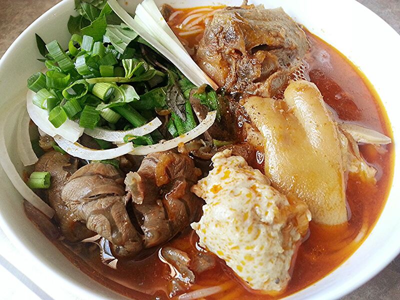 Bún bò Sài Gòn - Tinh hoa ẩm thực Việt nơi Sài thành