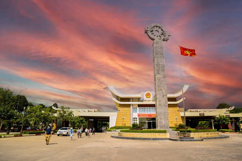 Cửa khẩu Tây Ninh - Khám phá vùng biên giới sôi động