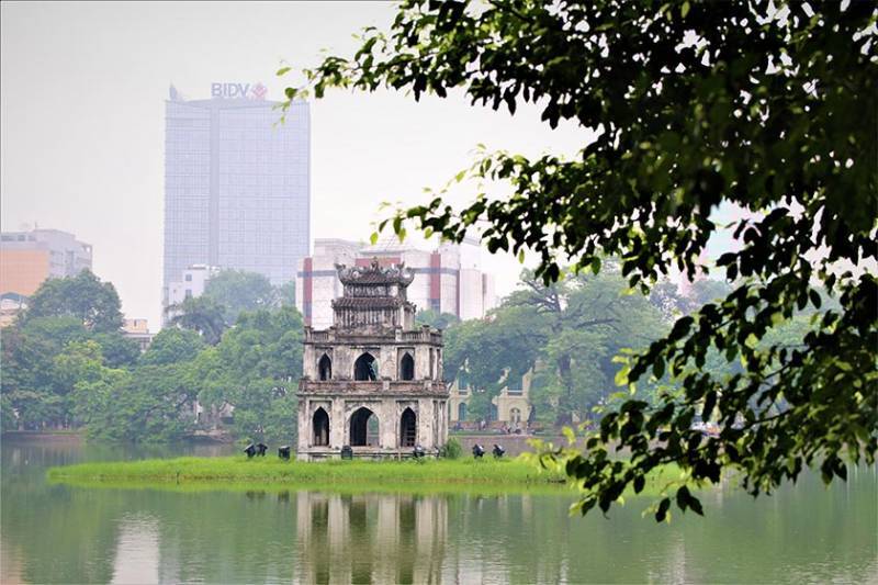 Hà Nội mang trong mình vẻ đẹp lịch sử cổ kính, lịch lãm và cuốn hút đến lạ thường. Thời tiết Hà Nội chính là một phần tạo nên vẻ đẹp ấy.