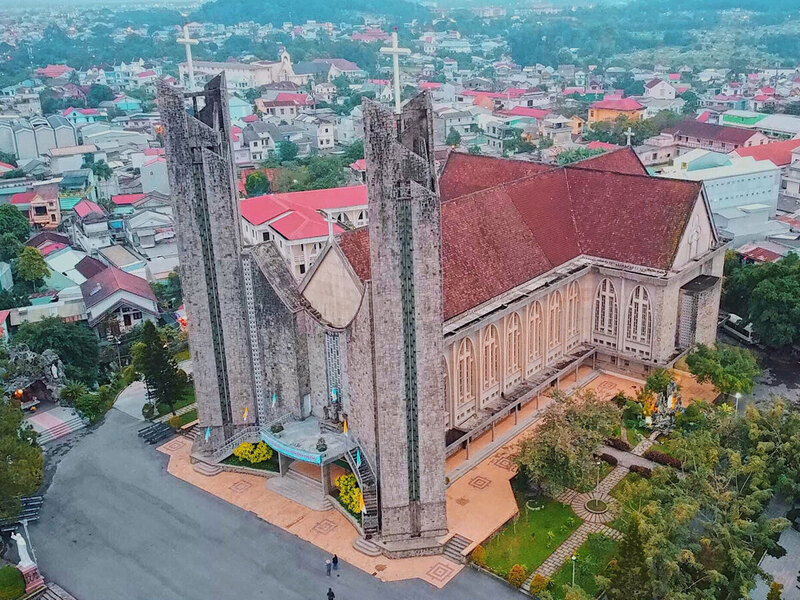 Nhà thờ Phủ Cam, một thoáng châu Âu trong lòng cố đô Huế